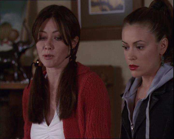 Charmed-Online-dot-320LookWhosBarking0658.jpg Charmed-Online-dot-320LookWhosBarking0658.jpg