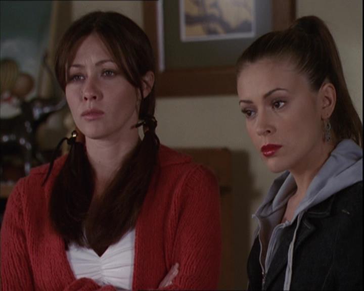 Charmed-Online-dot-320LookWhosBarking0666.jpg Charmed-Online-dot-320LookWhosBarking0666.jpg