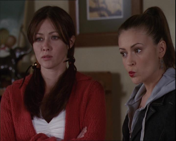 Charmed-Online-dot-320LookWhosBarking0667.jpg Charmed-Online-dot-320LookWhosBarking0667.jpg