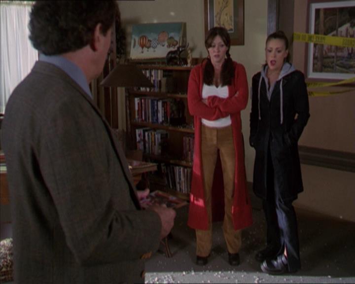 Charmed-Online-dot-320LookWhosBarking0671.jpg Charmed-Online-dot-320LookWhosBarking0671.jpg