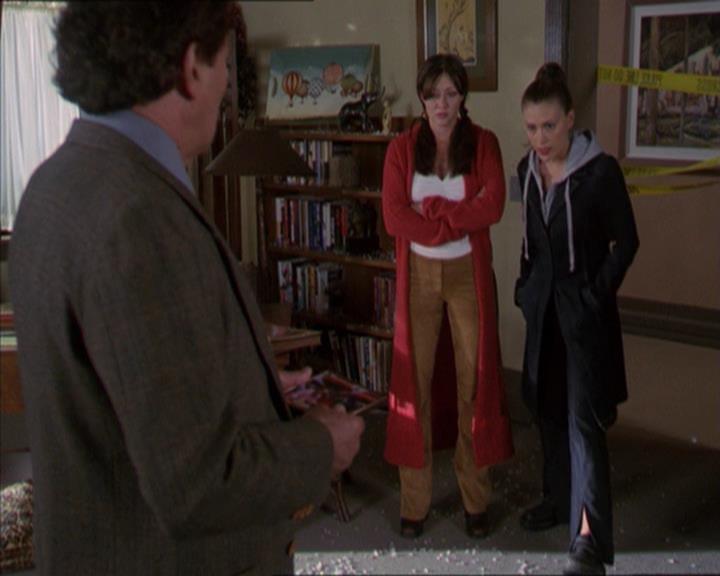 Charmed-Online-dot-320LookWhosBarking0672.jpg Charmed-Online-dot-320LookWhosBarking0672.jpg