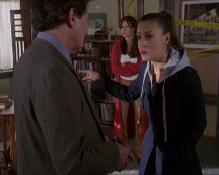 Charmed-Online-dot-320LookWhosBarking0677.jpg Charmed-Online-dot-320LookWhosBarking0677.jpg