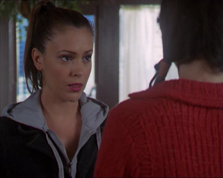 Charmed-Online-dot-320LookWhosBarking0696.jpg Charmed-Online-dot-320LookWhosBarking0696.jpg