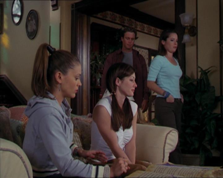 Charmed-Online-dot-320LookWhosBarking0810.jpg Charmed-Online-dot-320LookWhosBarking0810.jpg