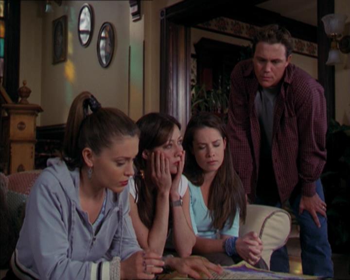 Charmed-Online-dot-320LookWhosBarking0827.jpg Charmed-Online-dot-320LookWhosBarking0827.jpg