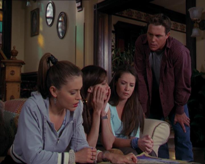 Charmed-Online-dot-320LookWhosBarking0828.jpg Charmed-Online-dot-320LookWhosBarking0828.jpg