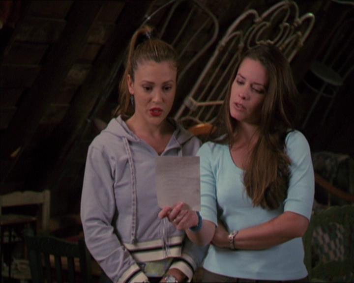 Charmed-Online-dot-320LookWhosBarking0880.jpg Charmed-Online-dot-320LookWhosBarking0880.jpg