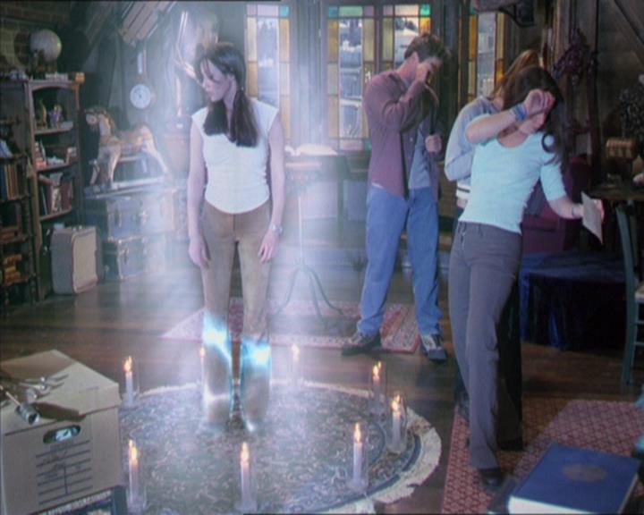 Charmed-Online-dot-320LookWhosBarking0890.jpg Charmed-Online-dot-320LookWhosBarking0890.jpg