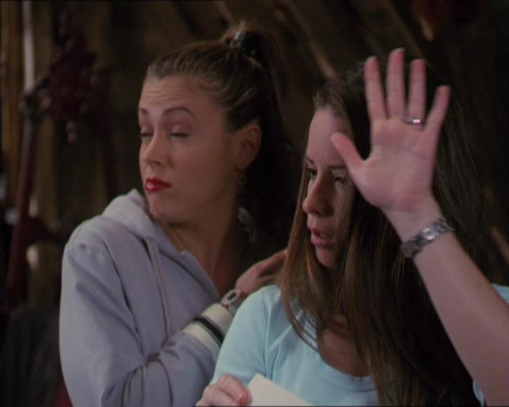 Charmed-Online-dot-320LookWhosBarking0894.jpg Charmed-Online-dot-320LookWhosBarking0894.jpg