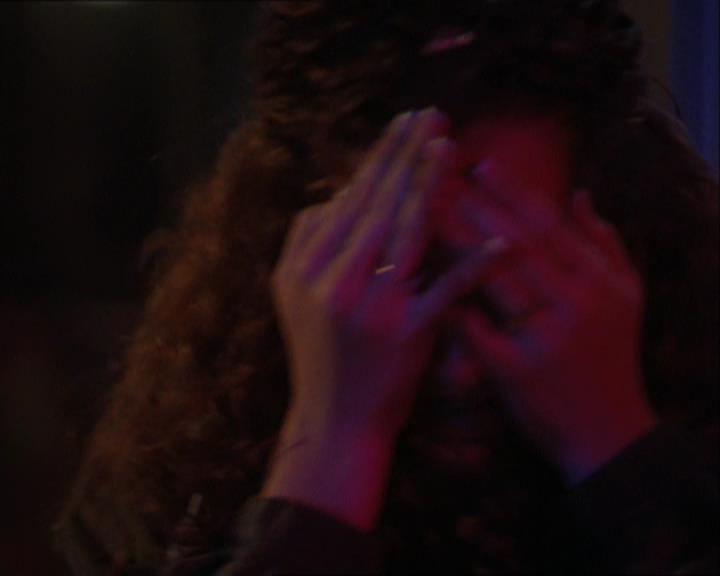 Charmed-Online-dot-320LookWhosBarking1151.jpg Charmed-Online-dot-320LookWhosBarking1151.jpg