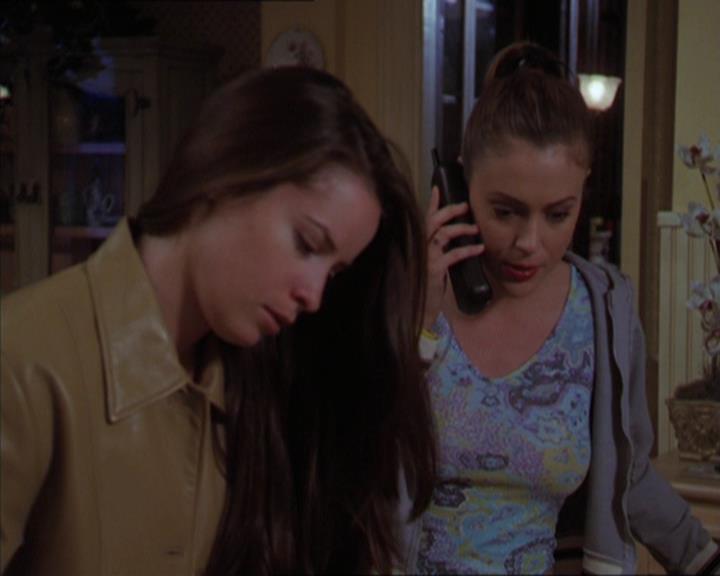 Charmed-Online-dot-320LookWhosBarking1241.jpg Charmed-Online-dot-320LookWhosBarking1241.jpg