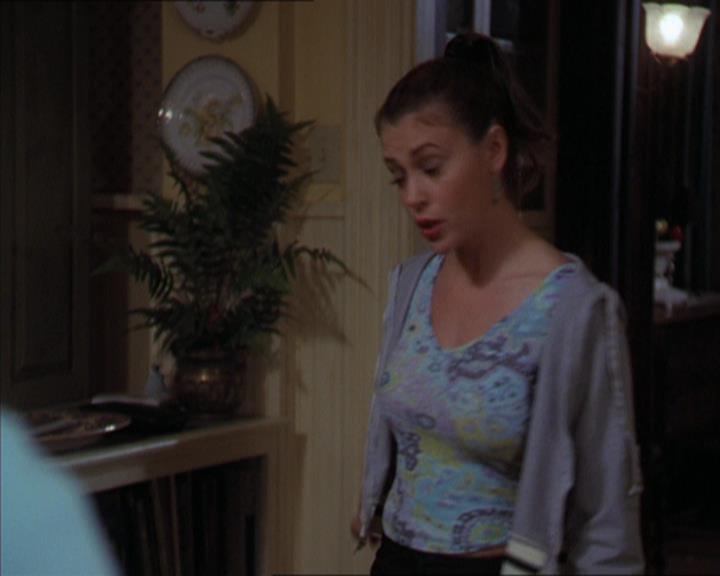 Charmed-Online-dot-320LookWhosBarking1311.jpg Charmed-Online-dot-320LookWhosBarking1311.jpg