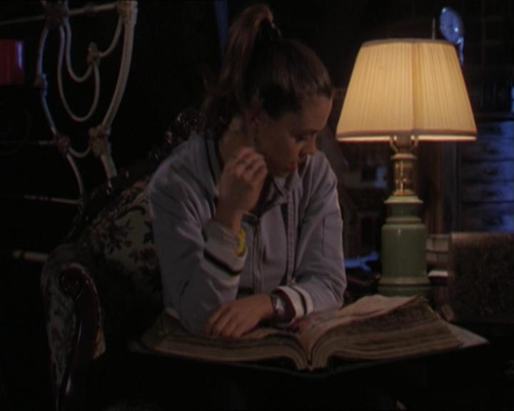 Charmed-Online-dot-320LookWhosBarking1389.jpg Charmed-Online-dot-320LookWhosBarking1389.jpg