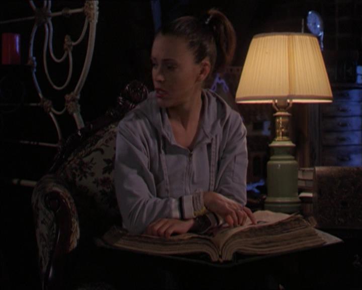 Charmed-Online-dot-320LookWhosBarking1408.jpg Charmed-Online-dot-320LookWhosBarking1408.jpg