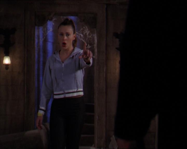 Charmed-Online-dot-320LookWhosBarking2063.jpg