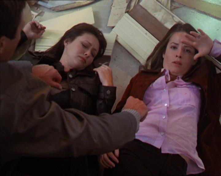 Charmed-Online-dot-322AllHellBreaksLoose0170.jpg Charmed-Online-dot-322AllHellBreaksLoose0170.jpg