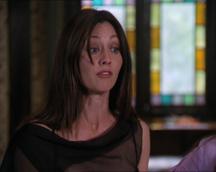 Charmed-Online-dot-322AllHellBreaksLoose0904.jpg Charmed-Online-dot-322AllHellBreaksLoose0904.jpg