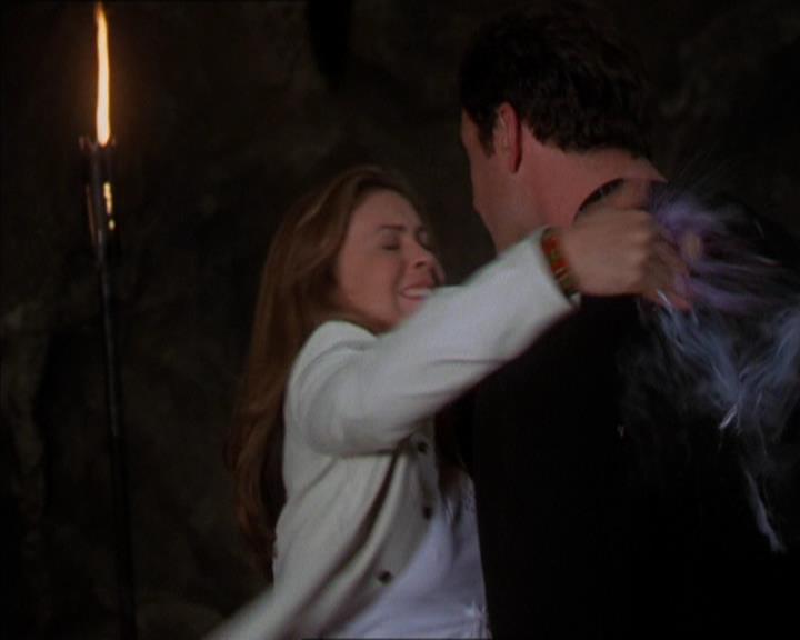 Charmed-Online-dot-322AllHellBreaksLoose1009.jpg Charmed-Online-dot-322AllHellBreaksLoose1009.jpg