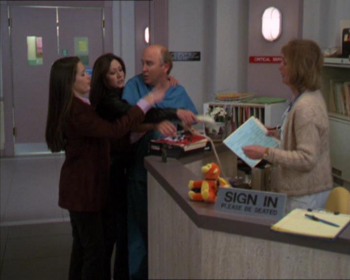 Charmed-Online-dot-322AllHellBreaksLoose1078.jpg