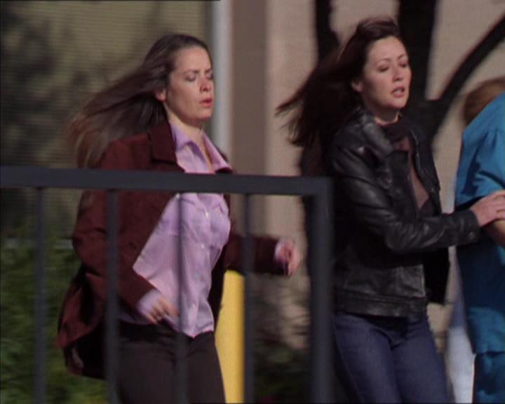 Charmed-Online-dot-322AllHellBreaksLoose1087.jpg