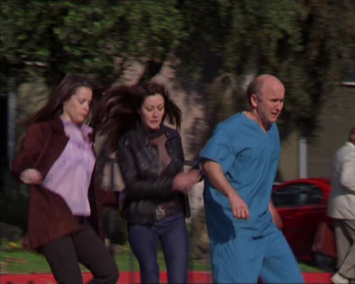 Charmed-Online-dot-322AllHellBreaksLoose1089.jpg