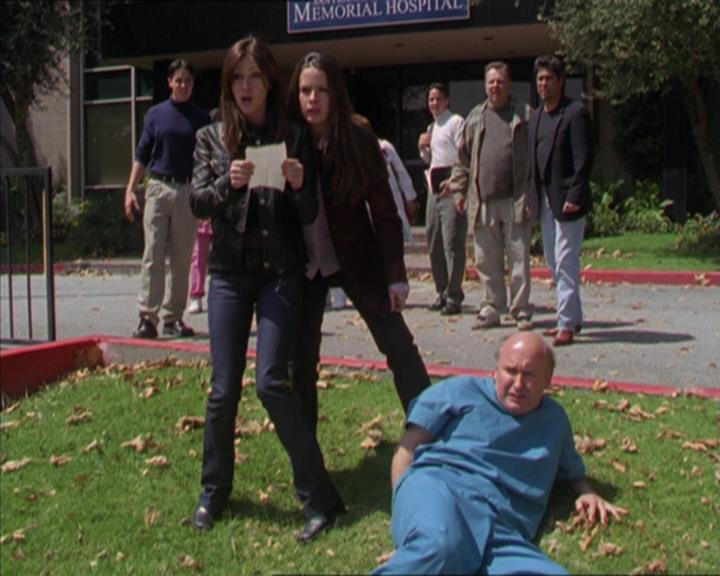 Charmed-Online-dot-322AllHellBreaksLoose1119.jpg Charmed-Online-dot-322AllHellBreaksLoose1119.jpg