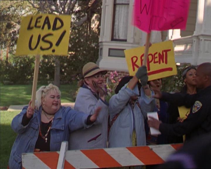 Charmed-Online-dot-322AllHellBreaksLoose1139.jpg Charmed-Online-dot-322AllHellBreaksLoose1139.jpg