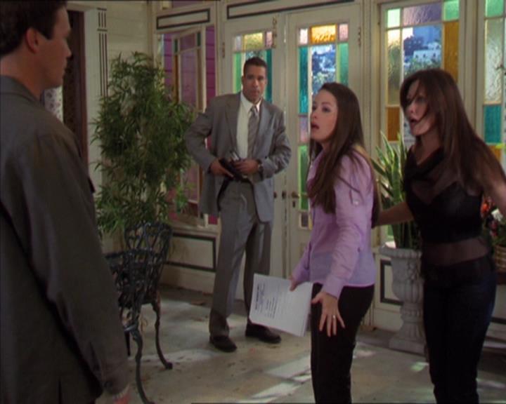 Charmed-Online-dot-322AllHellBreaksLoose1319.jpg Charmed-Online-dot-322AllHellBreaksLoose1319.jpg