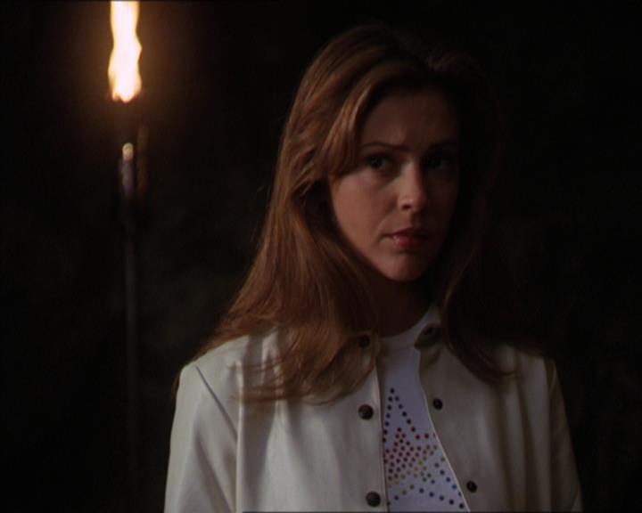 Charmed-Online-dot-322AllHellBreaksLoose1432.jpg Charmed-Online-dot-322AllHellBreaksLoose1432.jpg