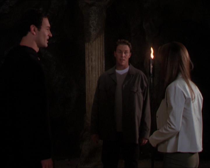 Charmed-Online-dot-322AllHellBreaksLoose1437.jpg Charmed-Online-dot-322AllHellBreaksLoose1437.jpg