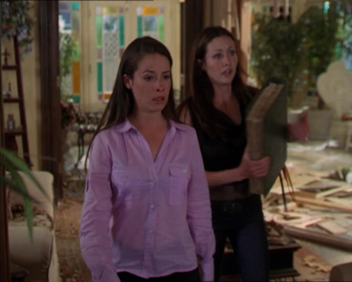Charmed-Online-dot-322AllHellBreaksLoose1601.jpg Charmed-Online-dot-322AllHellBreaksLoose1601.jpg