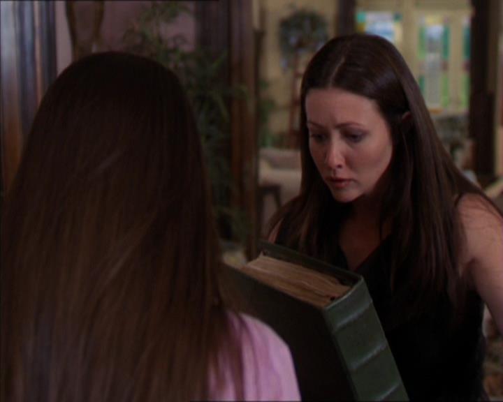 Charmed-Online-dot-322AllHellBreaksLoose1627.jpg Charmed-Online-dot-322AllHellBreaksLoose1627.jpg