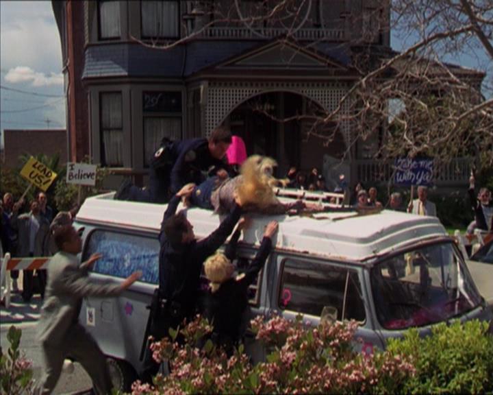 Charmed-Online-dot-322AllHellBreaksLoose1639.jpg Charmed-Online-dot-322AllHellBreaksLoose1639.jpg