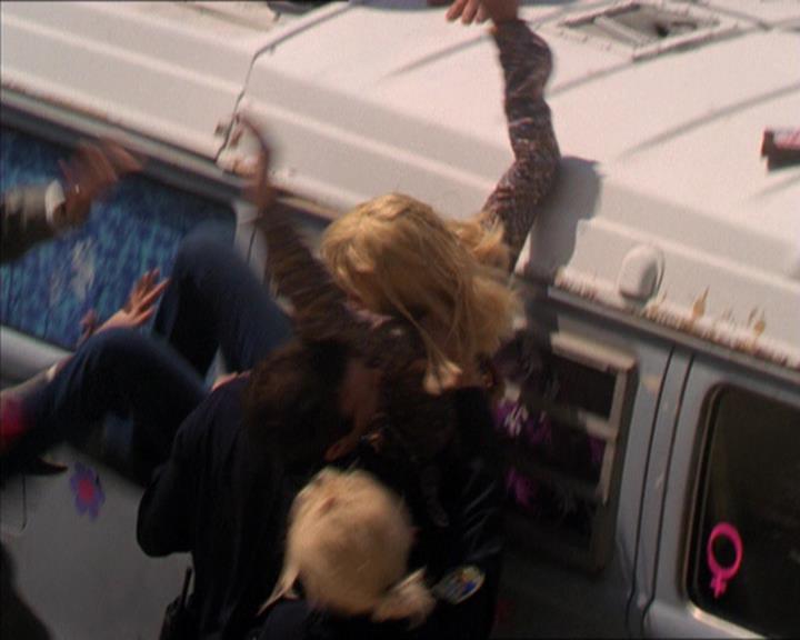 Charmed-Online-dot-322AllHellBreaksLoose1640.jpg Charmed-Online-dot-322AllHellBreaksLoose1640.jpg