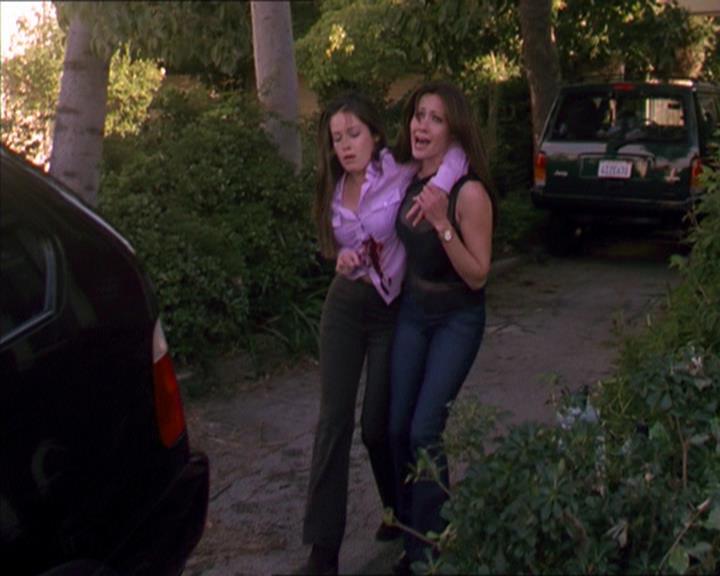 Charmed-Online-dot-322AllHellBreaksLoose1676.jpg