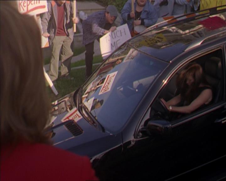 Charmed-Online-dot-322AllHellBreaksLoose1694.jpg Charmed-Online-dot-322AllHellBreaksLoose1694.jpg