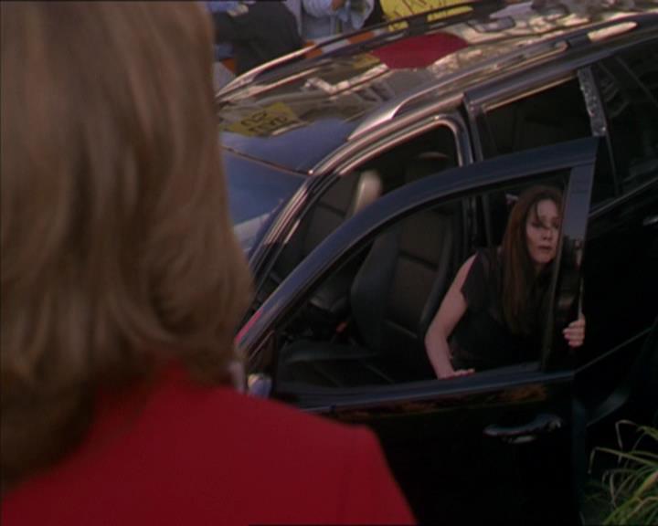 Charmed-Online-dot-322AllHellBreaksLoose1701.jpg Charmed-Online-dot-322AllHellBreaksLoose1701.jpg