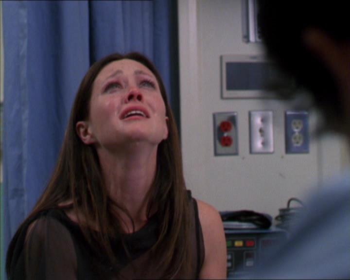 Charmed-Online-dot-322AllHellBreaksLoose1802.jpg Charmed-Online-dot-322AllHellBreaksLoose1802.jpg