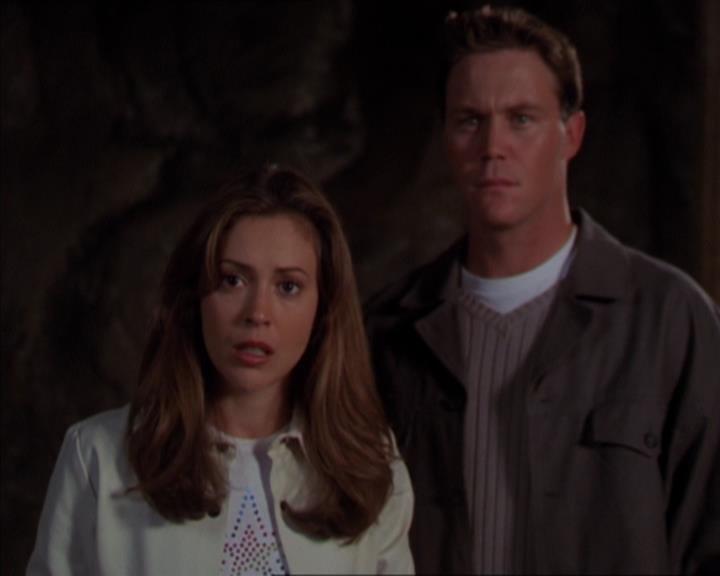 Charmed-Online-dot-322AllHellBreaksLoose1937.jpg Charmed-Online-dot-322AllHellBreaksLoose1937.jpg