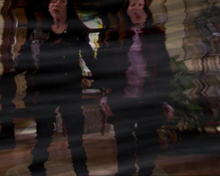 Charmed-Online-dot-322AllHellBreaksLoose2264.jpg Charmed-Online-dot-322AllHellBreaksLoose2264.jpg