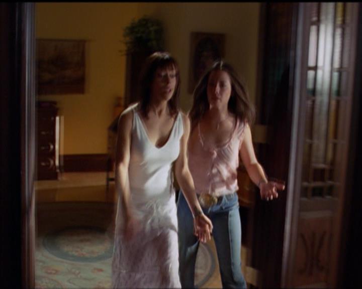 Charmed-Online_dot_net-5x01-2AWitchTail0018.jpg