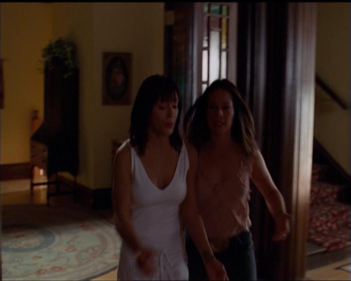 Charmed-Online_dot_net-5x01-2AWitchTail0019.jpg