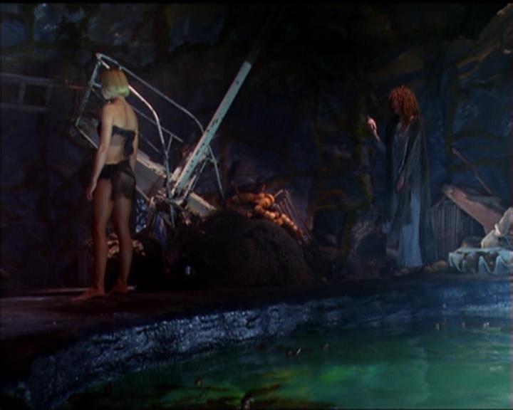 Charmed-Online_dot_net-5x01-2AWitchTail0174.jpg Charmed-Online_dot_net-5x01-2AWitchTail0174.jpg