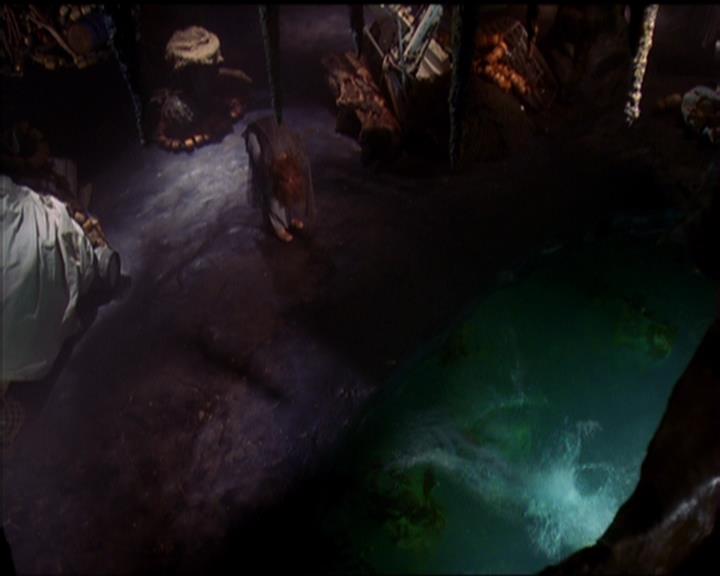 Charmed-Online_dot_net-5x01-2AWitchTail0204.jpg Charmed-Online_dot_net-5x01-2AWitchTail0204.jpg