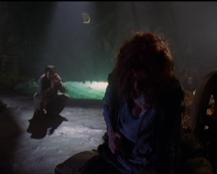 Charmed-Online_dot_net-5x01-2AWitchTail0390.jpg Charmed-Online_dot_net-5x01-2AWitchTail0390.jpg