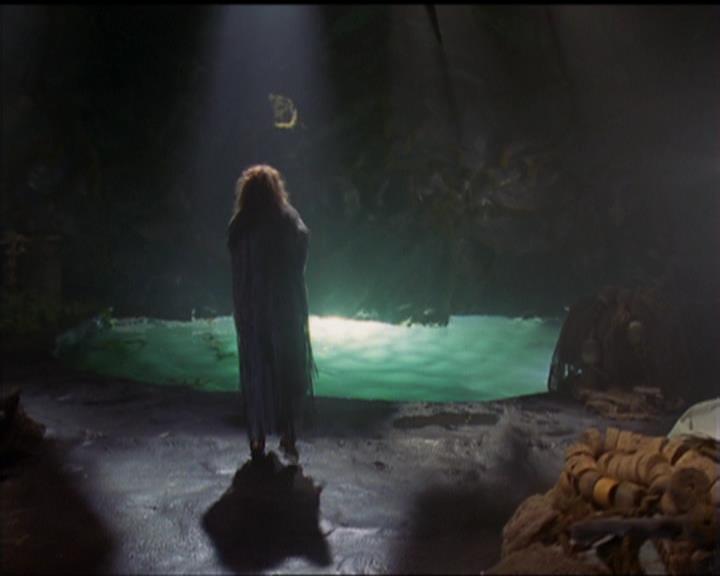 Charmed-Online_dot_net-5x01-2AWitchTail0436.jpg Charmed-Online_dot_net-5x01-2AWitchTail0436.jpg