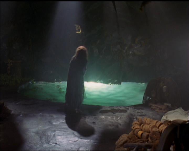 Charmed-Online_dot_net-5x01-2AWitchTail0438.jpg Charmed-Online_dot_net-5x01-2AWitchTail0438.jpg