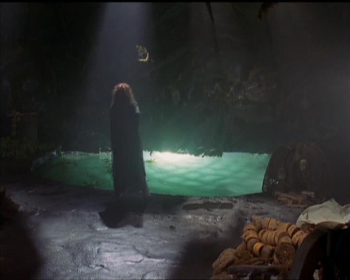 Charmed-Online_dot_net-5x01-2AWitchTail0439.jpg Charmed-Online_dot_net-5x01-2AWitchTail0439.jpg