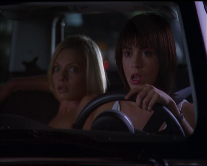 Charmed-Online_dot_net-5x01-2AWitchTail0800.jpg Charmed-Online_dot_net-5x01-2AWitchTail0800.jpg