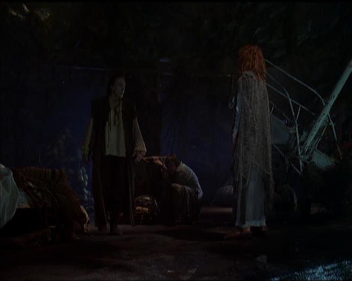 Charmed-Online_dot_net-5x01-2AWitchTail1124.jpg Charmed-Online_dot_net-5x01-2AWitchTail1124.jpg